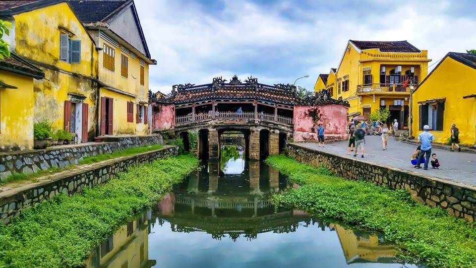 When is the cheapest time to fly to Vietnam Singaporean can travel?