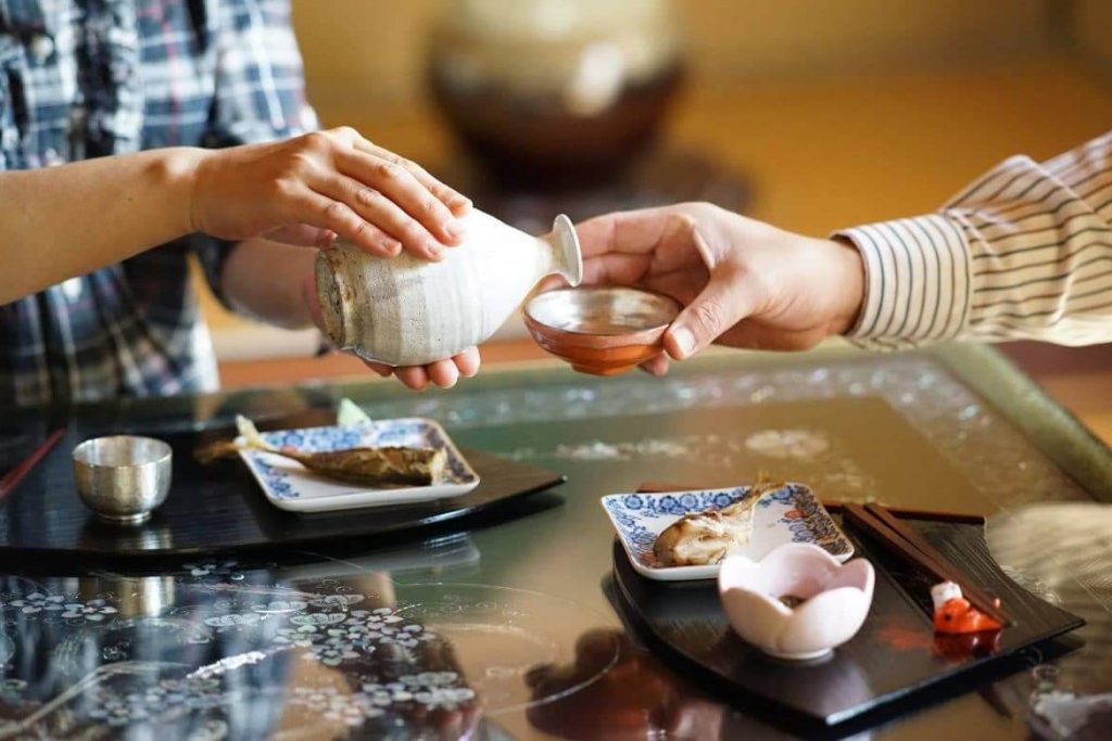 Sake loại rượu gạo nổi tiếng của đất nước Nhật Bản