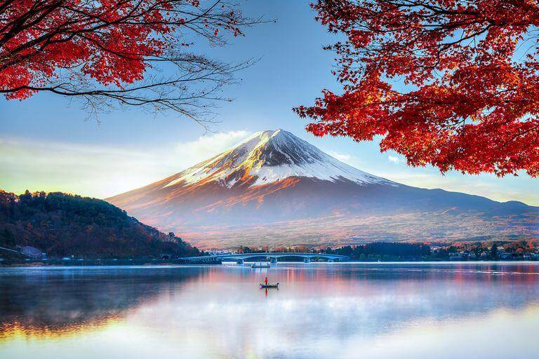 Vẻ đẹp hùng vĩ, lung linh của núi Phú Sĩ biểu tượng của đất nước Nhật Bản.