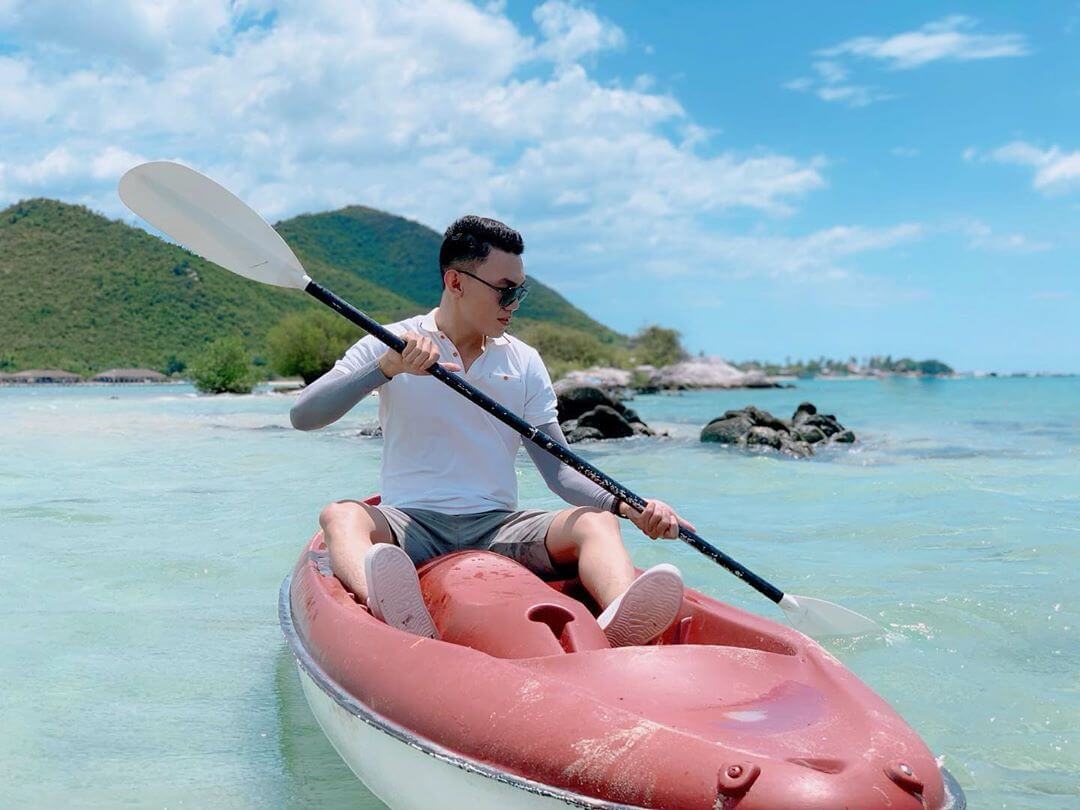 Chèo thuyền kayak hứa hẹn là một trải nghiệm đầy thú vị tại đảo Điệp Sơn