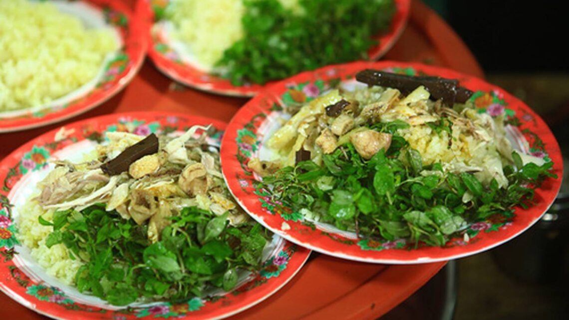 Khám phá ẩm thực Quảng Nam – Cơm gà Bà Buội Hội An trứ danh
