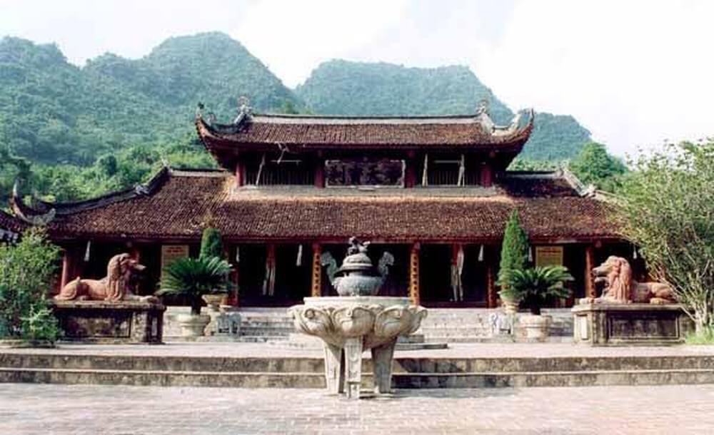 Thăm lễ phật tại chùa Thiên Trù