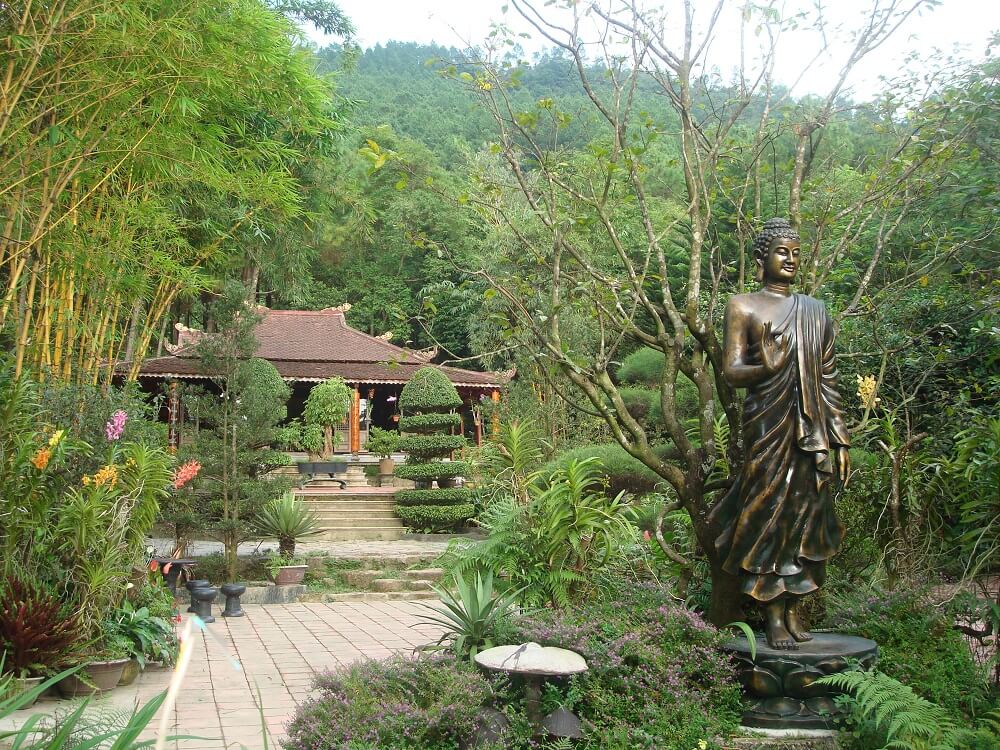 Chùa Huyền Không Huế - Ngôi chùa độc đáo giữa lòng thành phố Huế