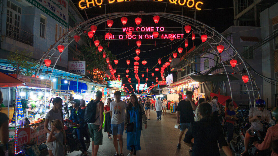 Chợ đêm Phú Quốc – Khám phá Chợ Bạch Đằng ” Thiên đường hải sản”
